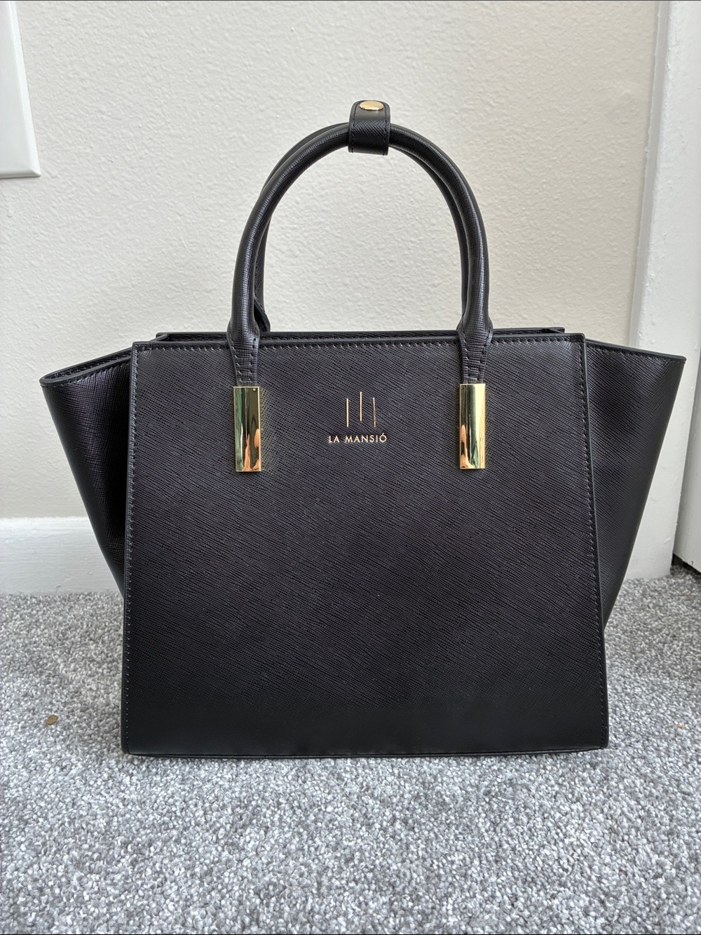 La Mansio Black Leather Handbag